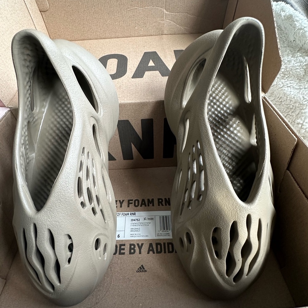 Adidas Yeezy Foam RNR Stone Taupe - Yeezy Foam Runner